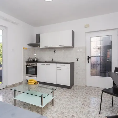 In Mit Eigenem Balkon - B59539 Башка