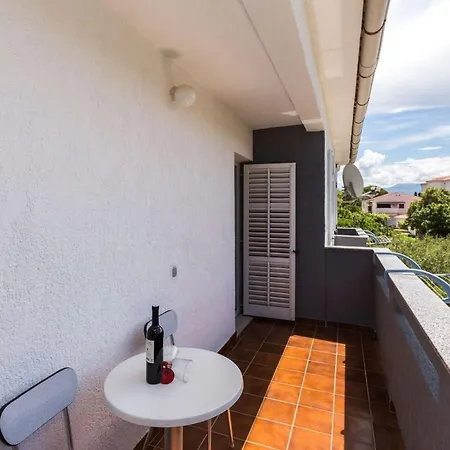 In Mit Eigenem Balkon - B59539 * Башка